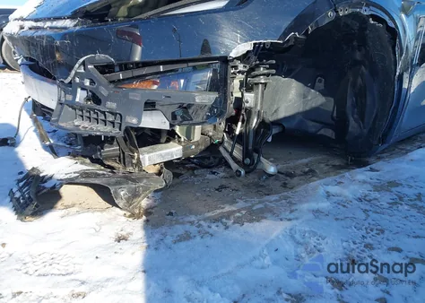 2026 Tesla Model Y Long Range Launch Series/Premium All-Wheel Drive z USA, uszkodzony, nr VIN 7SAYGDEE3TA463931